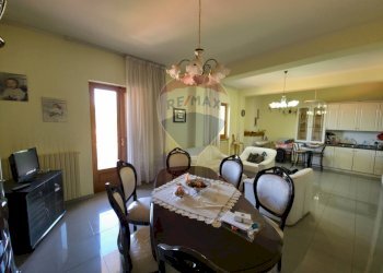 Sala da pranzo - Quadrilocale Via Roberta Lanzino
 
26, San Marco Argentano - foto 14