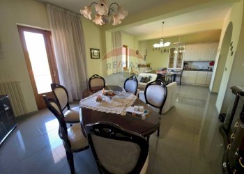 Sala da pranzo - Quadrilocale Via Roberta Lanzino
 
26, San Marco Argentano - foto 15