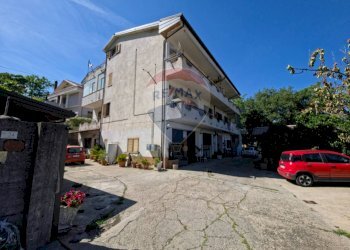 Edificio all\'aperto - Quadrilocale Via Roberta Lanzino
 
26, San Marco Argentano - foto 36