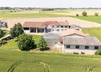 Casa all\'aperto - Rustico VIA PO MORTO
 
36, Torricella del Pizzo - foto 1