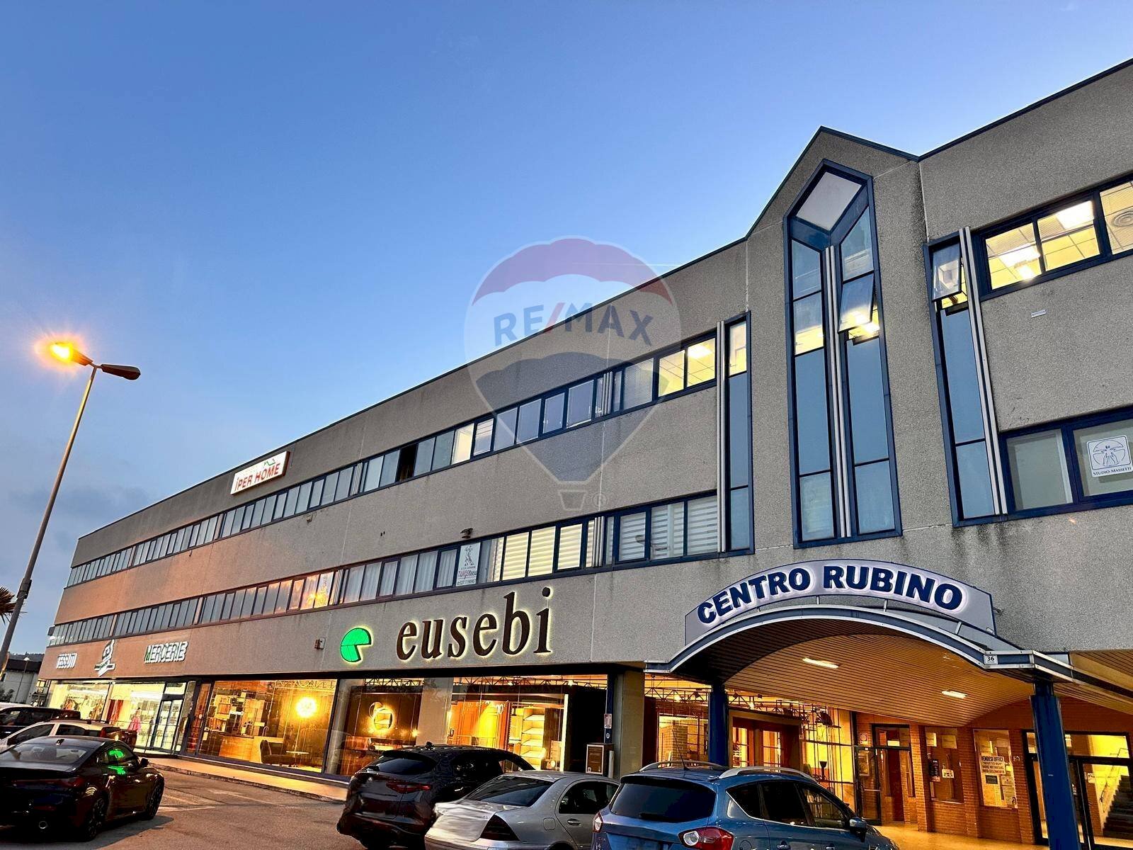 Edificio all\'aperto - Ufficio Via Pasubio
 
10, San Benedetto del Tronto - foto 1
