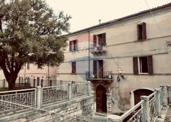 Edificio all\'aperto - Independent house Corso Garibaldi
 
10, Cingoli - photo 1