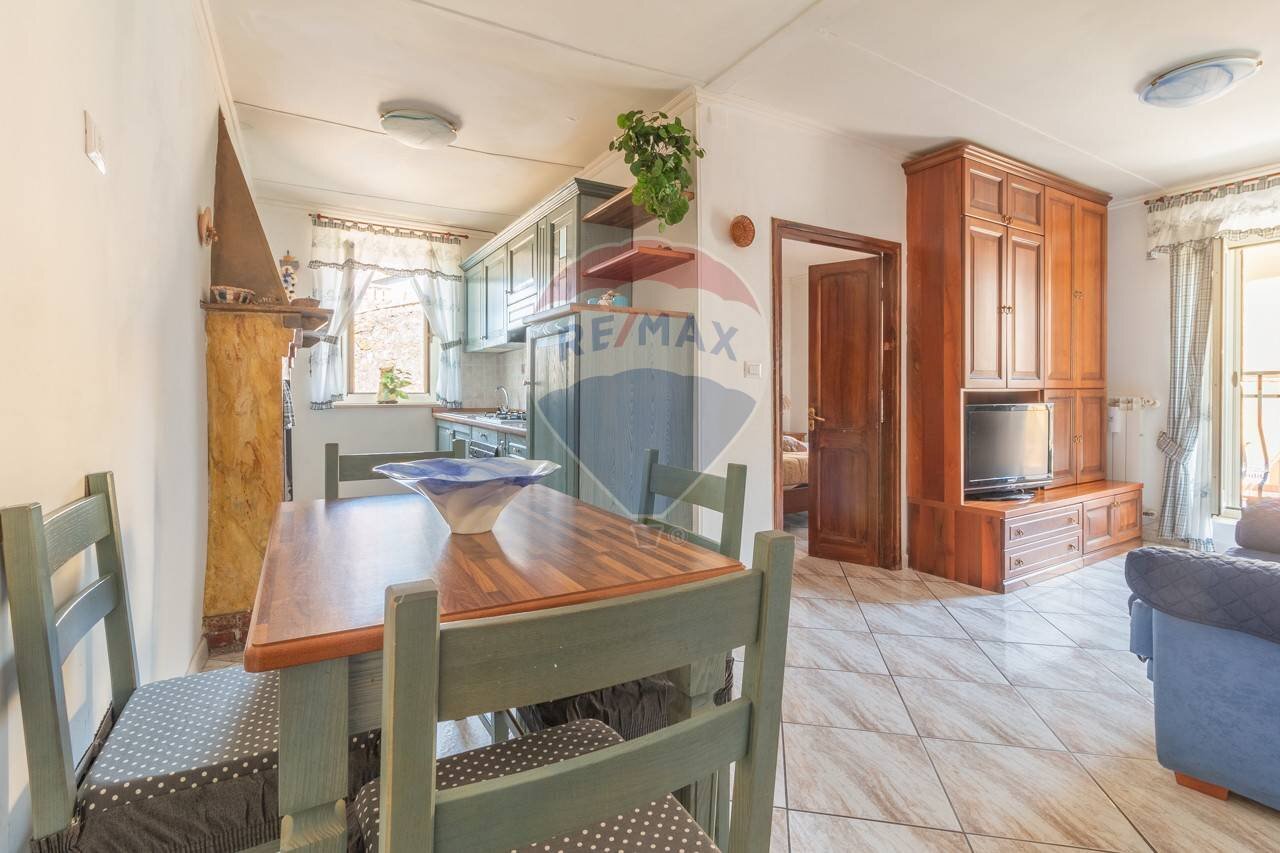 Sala da pranzo - Three-room apartment Via di Cellere
 
53, Ischia di Castro - photo 1