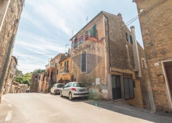 Edificio all\'aperto - Trilocale Via di Cellere
 
53, Ischia di Castro - foto 3