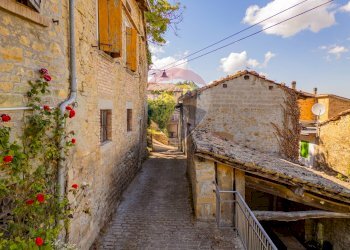 Casa all\'aperto - Locale Commerciale via Spigone
14, Vetto - foto 12