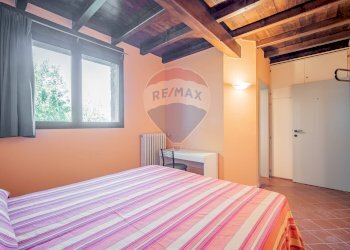 Camera / camera da letto - Locale Commerciale via Spigone
14, Vetto - foto 35