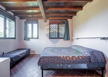 Camera / camera da letto - Locale Commerciale via Spigone
14, Vetto - foto 39