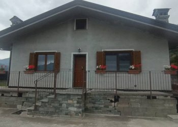 Facciata - Villa Frazione Porossan-Truchod, Aosta - foto 1