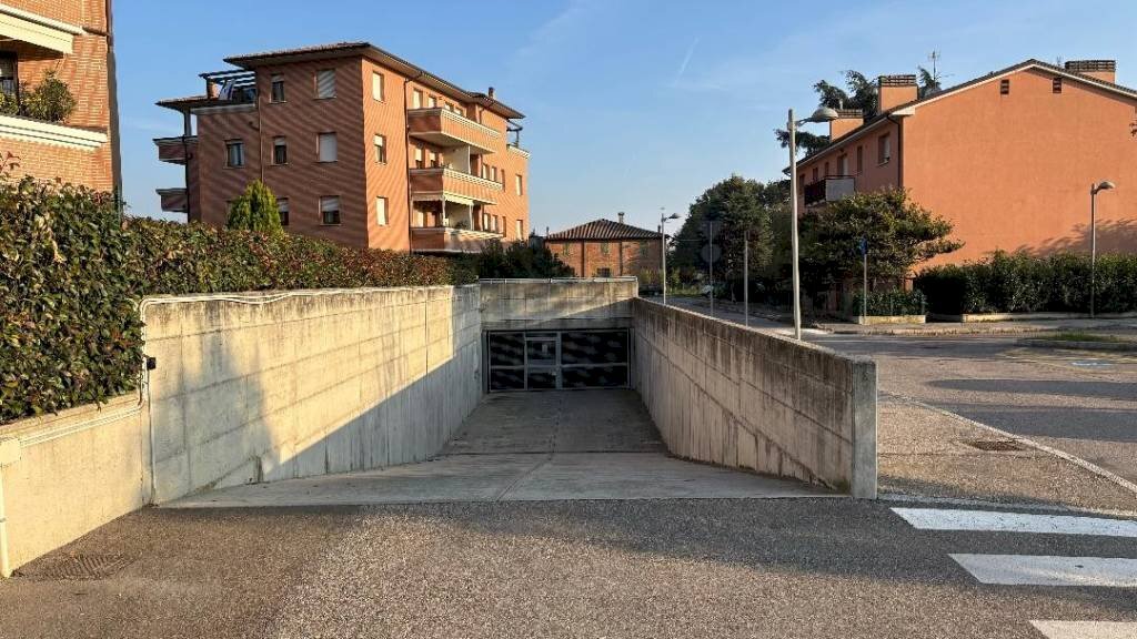 Posto macchina - Box via George Sand, Castenaso - foto 1