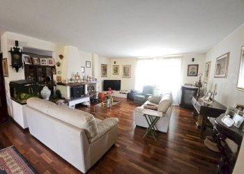 Salone - Villa a Schiera via Minerbio, Roma - foto 4