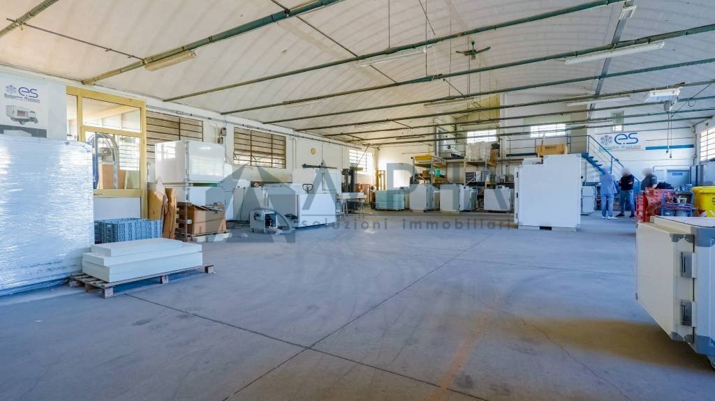 Interno non residenziale - Capannone via Nazionale, Dovadola - foto 3