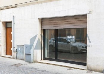 Facciata - Negozio via dei Filergiti, Forlì - foto 10