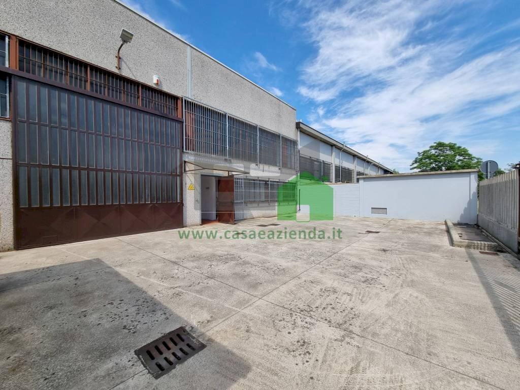 Capannone via Fratelli Bandiera, Carugate - foto 2