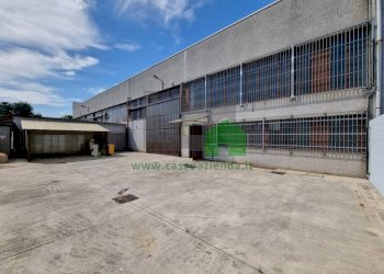 Capannone via Fratelli Bandiera, Carugate - foto 1