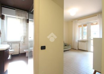 Three-room apartment Via Roma, Garbagnate Milanese - photo 9