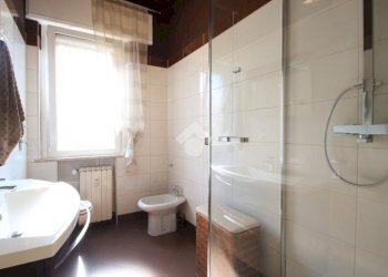 Three-room apartment Via Roma, Garbagnate Milanese - photo 11