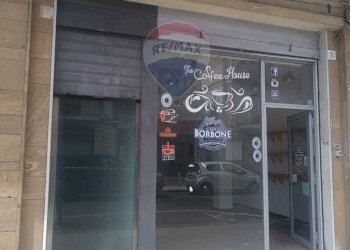 Edificio all\'aperto - Commercial Activity Via Luigi Pirandello
 
21, Sant'Agata Li Battiati - photo 1