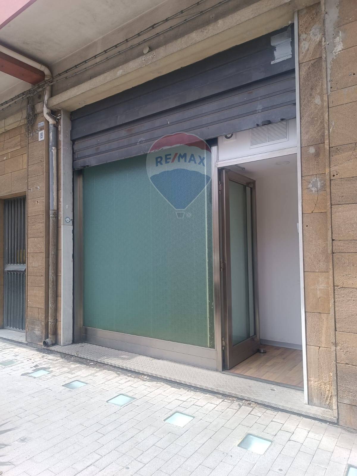 Edificio all\'aperto - Commercial Activity Via Luigi Pirandello
 
19, Sant'Agata Li Battiati - photo 1