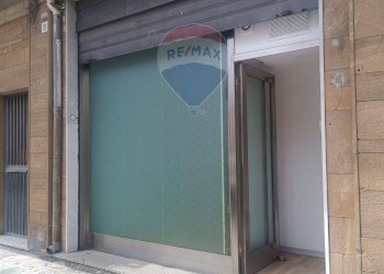 Edificio all\'aperto - Commercial Activity Via Luigi Pirandello
 
19, Sant'Agata Li Battiati - photo 1