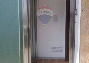 Hall / corridoio - Commercial Activity Via Luigi Pirandello
 
19, Sant'Agata Li Battiati - photo 2