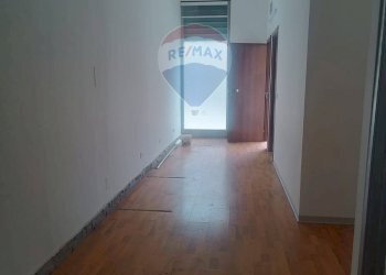 Stanza vuota - Commercial Activity Via Luigi Pirandello
 
19, Sant'Agata Li Battiati - photo 4