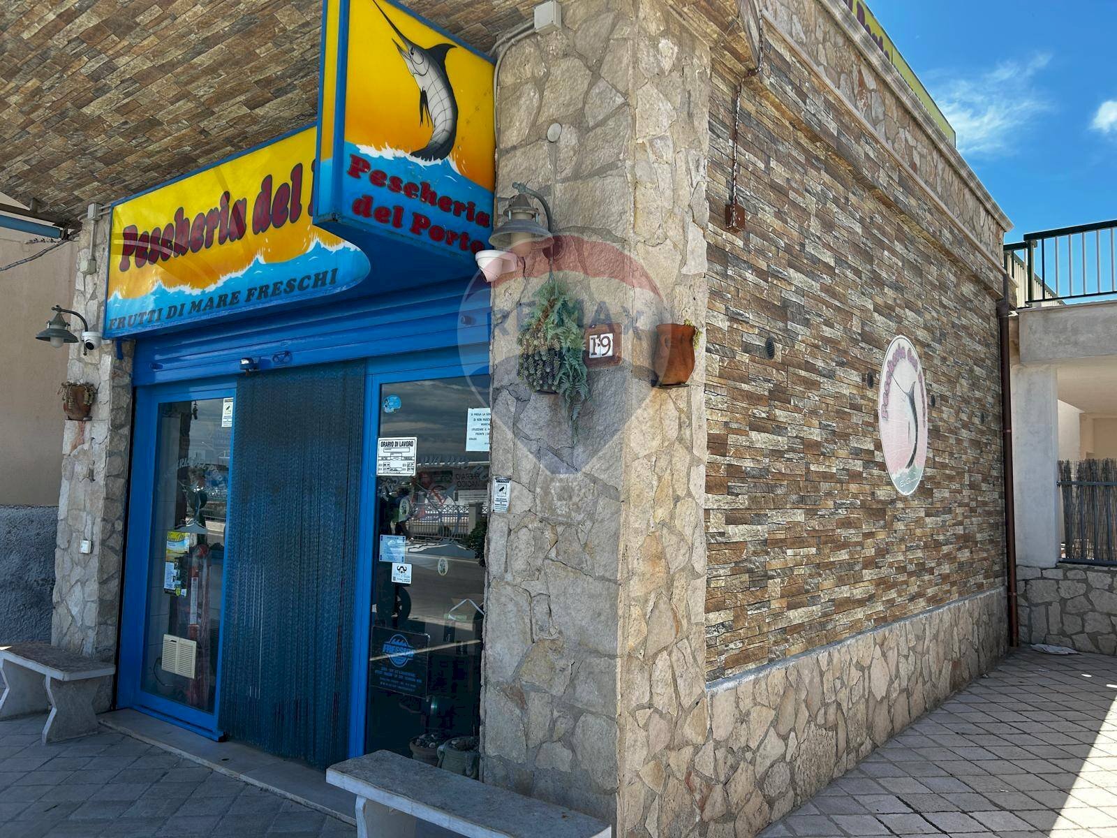 esterno - Locale Commerciale Lungomare Europa
18, Vieste - foto 2