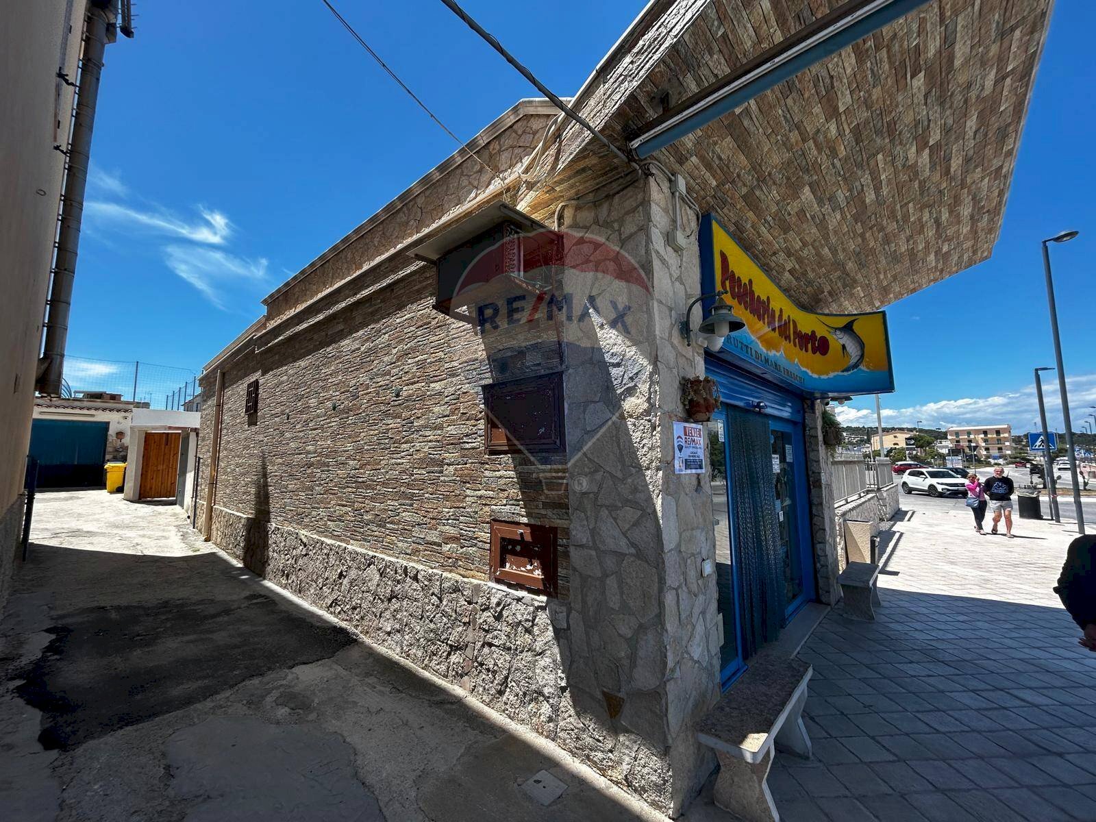 esterno - Locale Commerciale Lungomare Europa
18, Vieste - foto 3