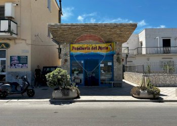 esterno - Locale Commerciale Lungomare Europa
 
18, Vieste - foto 1