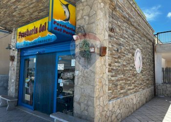 esterno - Locale Commerciale Lungomare Europa
 
18, Vieste - foto 2