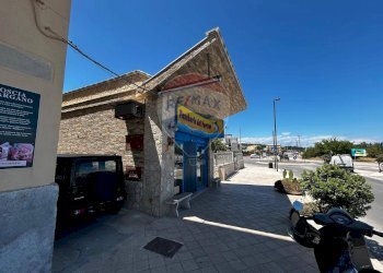 esterno - Locale Commerciale Lungomare Europa
 
18, Vieste - foto 4