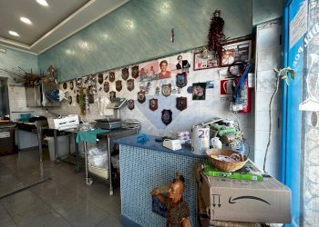 interno - Locale Commerciale Lungomare Europa
 
18, Vieste - foto 10