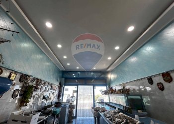 interno - Locale Commerciale Lungomare Europa
 
18, Vieste - foto 11