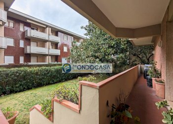 balcone e giardino - Appartamento Via Vittorio Veneto
 
3, Massa - foto 30