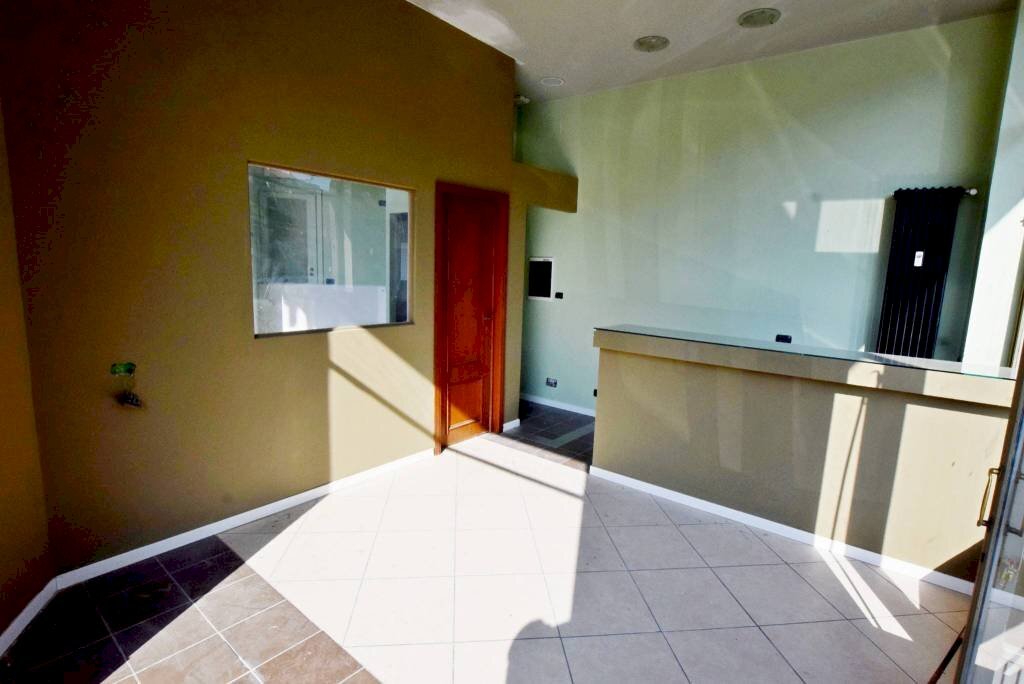 Terrazzo - Negozio piazzetta Francesco Perotti, Mondovì - foto 2