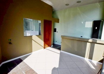 Terrazzo - Negozio piazzetta Francesco Perotti, Mondovì - foto 2