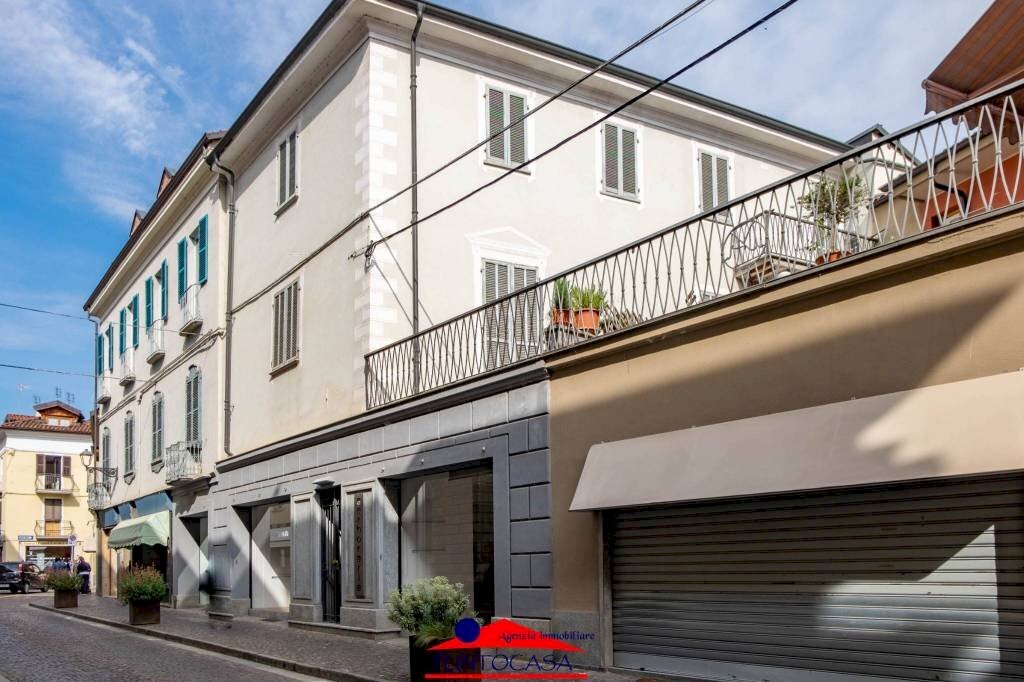 Facciata - Casa indipendente via Umberto I, 26, Busca - foto 1