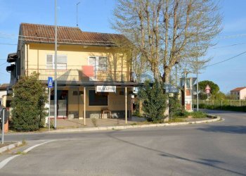 Facciata - Negozio via Canale Bonificazione, Cesenatico - foto 1