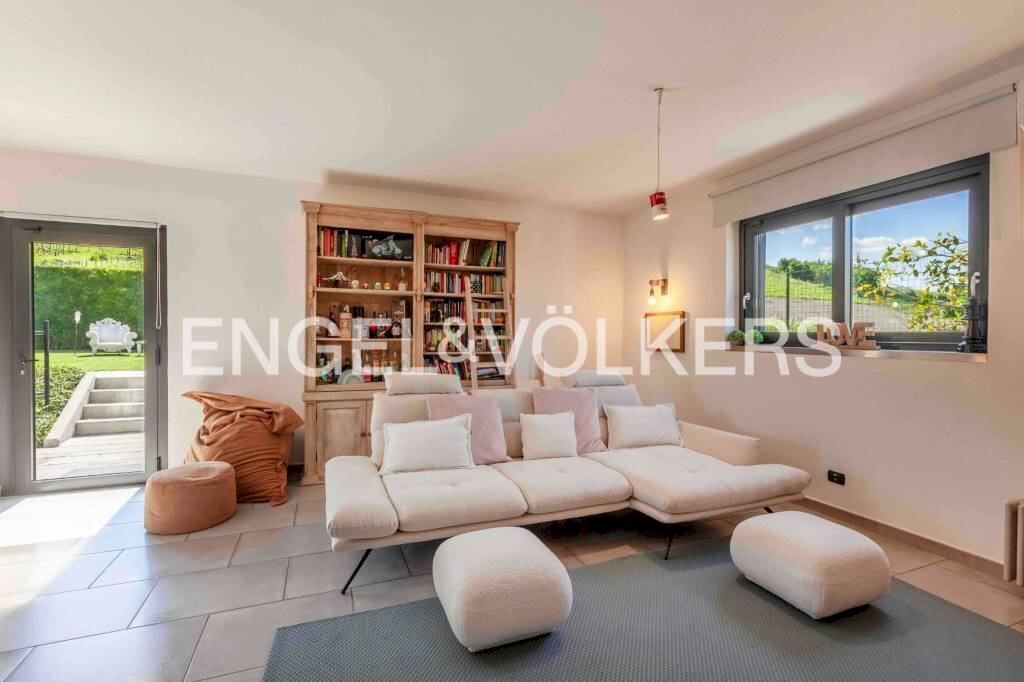 Salone - Villa strada San Silverio, Priocca - foto 3