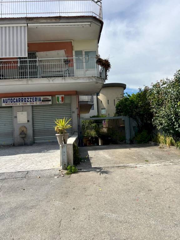 Facciata - Villa via Giacomo Leopardi, Volla - foto 2