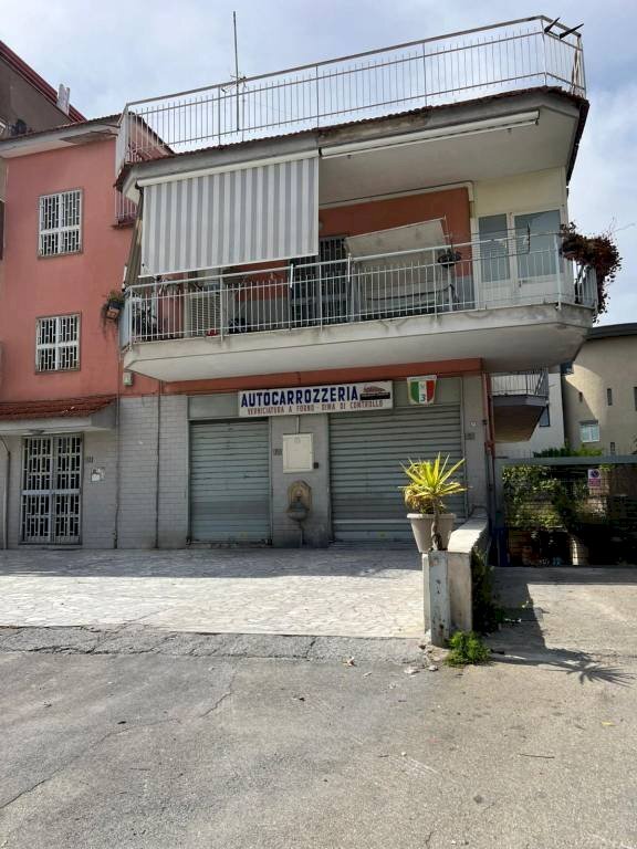 Facciata - Villa via Giacomo Leopardi, Volla - foto 3