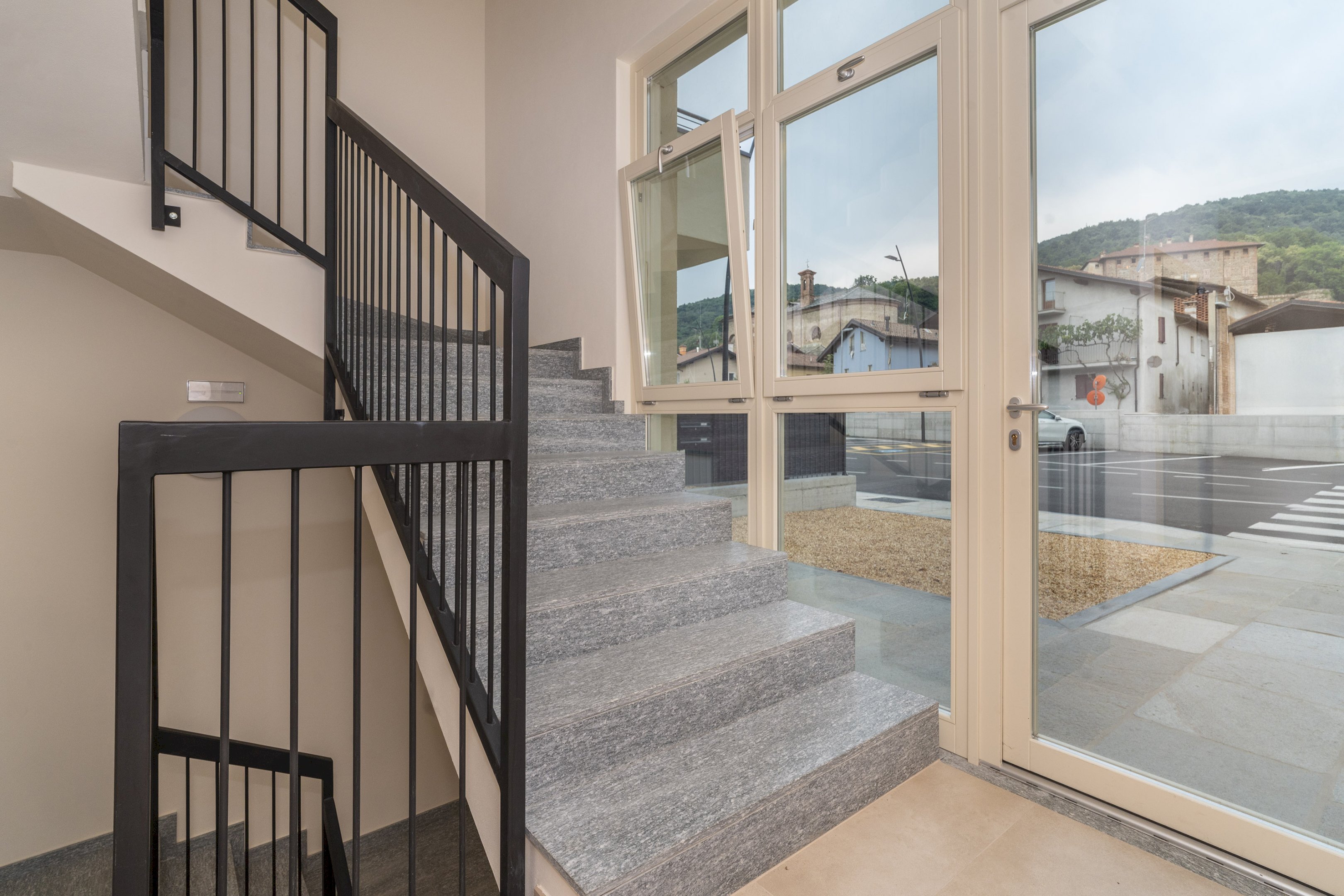 Three-room apartment Piazza Biandrate di San Giorgio, 6, Piasco - photo 3