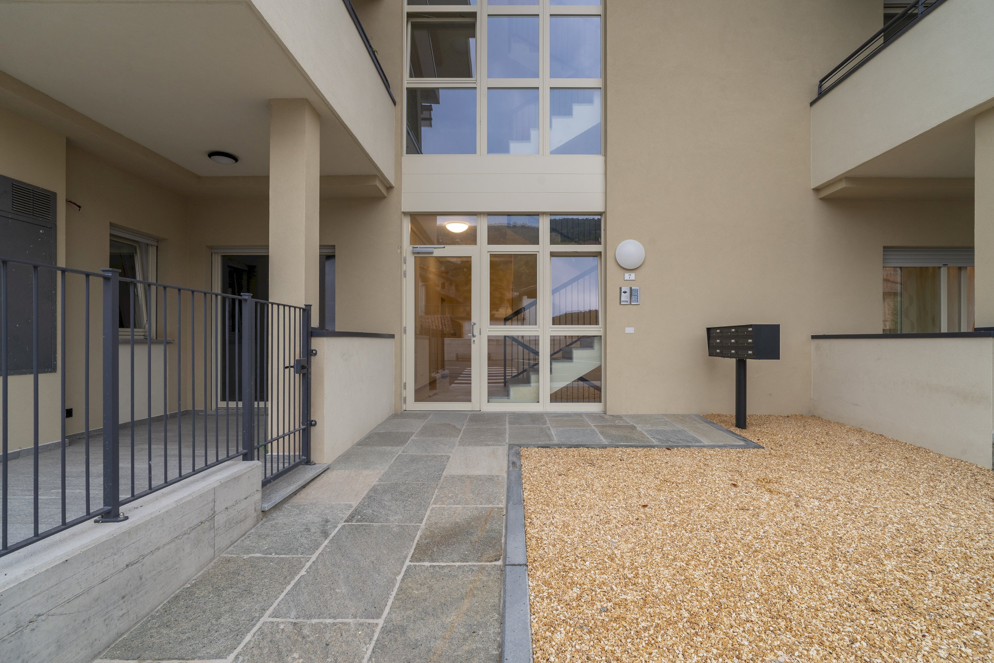 Three-room apartment Piazza Biandrate di San Giorgio, 6, Piasco - photo 2