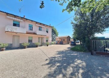 Three-room apartment Via Comastri, Medicina - photo 1
