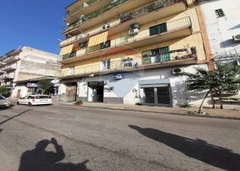 Edificio all\'aperto - Locale Commerciale Via Alessandro Manzoni
 
51, Casoria - foto 1