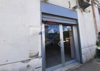 Edificio all\'aperto - Locale Commerciale Via Alessandro Manzoni
 
51, Casoria - foto 2