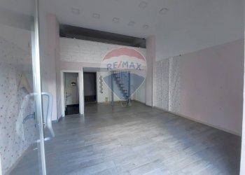 Stanza vuota - Locale Commerciale Via Alessandro Manzoni
 
51, Casoria - foto 4