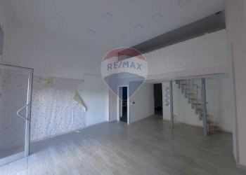 Stanza vuota - Locale Commerciale Via Alessandro Manzoni
 
51, Casoria - foto 5