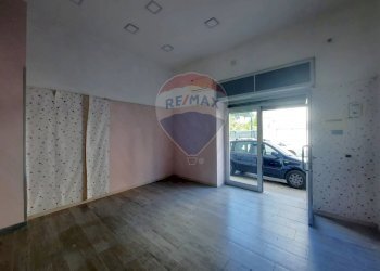 Stanza vuota - Locale Commerciale Via Alessandro Manzoni
 
51, Casoria - foto 6