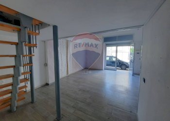 Stanza vuota - Locale Commerciale Via Alessandro Manzoni
 
51, Casoria - foto 8