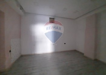 Stanza vuota - Locale Commerciale Via Alessandro Manzoni
 
51, Casoria - foto 11